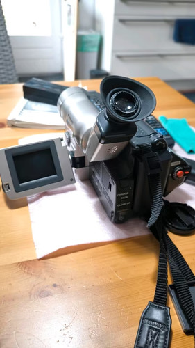 Canon camcorder v20 set - canon,