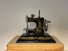 Antike Adler Kindernähmaschine zum Kubeln, funktionsfähig