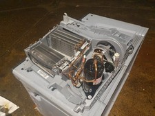 Siemens iQ500 Waschtrockner Motor, Kompressor und Wärmetauscher auf Grundplatte