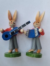 2 alte Osterhasen Musiker