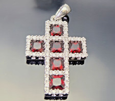 18 kt. Anhänger Kreuz Granat