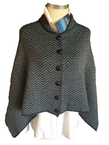 Aran knopf poncho - aran, toupe