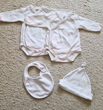 Erstlings Set von Zara, Bodys, Mütze und Lätzchen, Größe 56