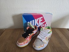 Nike SB Dunk Low Street Hawker