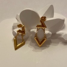 Real 750au 18 Karat Stud