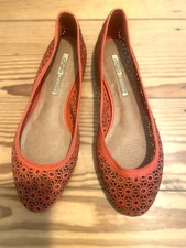 Buffalo Ballerinas, 42, rostrot, Lochmuster, schmal, NEU