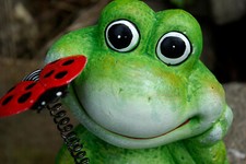 GeKi Trend Keramik Frosch Gartenfigur Garten Deko Figuren groß Gartendeko Metall