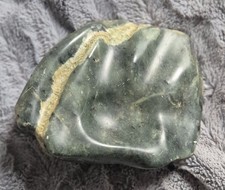 1,9 kg schwerer Jadestein /Chakra & Körperl. Heilung /RUHE  BALANCE 15 x 12 cm