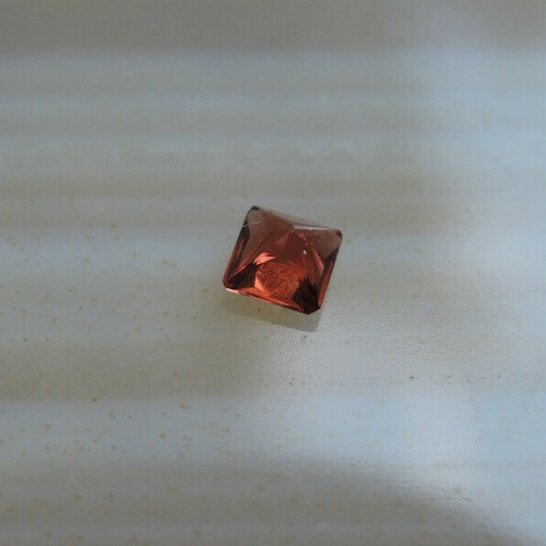 Echter granat square - granat,