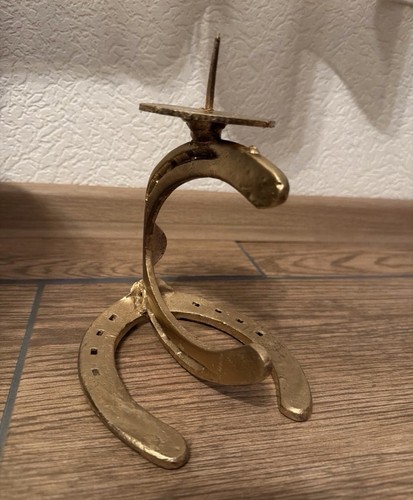 Kerzenständer aus hufeisen - kerzenständer,