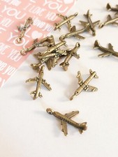 30 x Flugzeug Anhänger Charms Bronze Schmuckherstellung Basteln Deko Urlaub