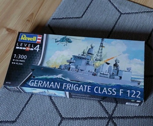 300 revell 05143 fregatte - 1:300,