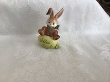 Goebel - Osterhase mit Ei -