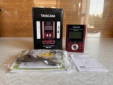 Tascam Portable Memory Guitar Trainer MP3 Guitar Trainer MP-GT1 originalverpackt
