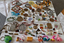 Ca. 100 Pins, Medaillen, Trimmtaler, Ü-Ei Figuren etc.