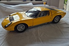 Lamborghini Miura – Agora Models 1:8 – Gebautes Vitrinenmodell mit Mängel