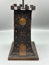 ANTIKE SPARDOSE SPARBÜCHSE IN FORM BURGTURM METALL HANDGEARBEITET UM 1920