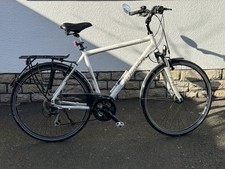 Zwei Touren, Fahrräder Damen u. Herren 