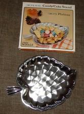 Schale in Blattform Candy/ Cake Stand Plateau / ca. 27,5 x 20,5 cm