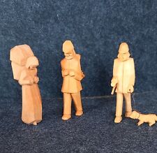 Original Erzgebirge, typische hand-geschnitzte Figurengruppe, Pyramidenfiguren