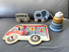 HOLZPUZZLE UND HOLZ EISENBAHN UND STECKTURM FÜR DIE KLEINSTEN 