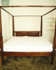 Himmelbett, Bali-Bett, 180x200, Holz dunkel, handgeschitzt, Bali / Indonesien