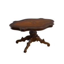 Couchtisch im antiken Stil aus