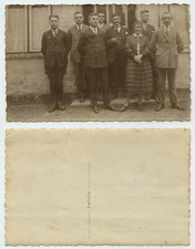 60879 - Gruppenbild mit Dame -