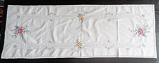 Vintage Tischläufer ca. 1 m x 0,36 m gestickte Rosen und Hardanger?