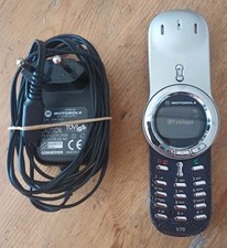 MOTOROLA Handy - V 70 - Sammler Handy - mit 2 x Netzteile + Handy Attrappe