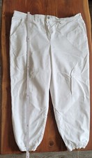 Weiße Arbeitshosen für