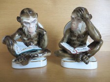 Buchstützen Affen mit Buch Schimpanse Monkey Porzellanfigur Porzellan Figur Affe
