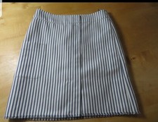 Luisa Cerano feminine Rock mit