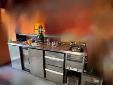 Biertheke aus Edelstahl mit Zapfanlage