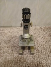 REVUE. Zoom. 50X-900X