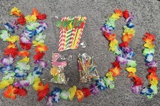 Tischrock 276 x 75 cm, 36 Palmblätter mit 6 Blumen Strohhalme Hawaii Deko