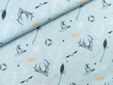 BAUMWOLLE HARRY POTTER Stoff Dekostoff Geweih Besen Hut auf HELLBLAU EUR 14,98/m