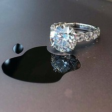Eleganter Verlobungsring mit