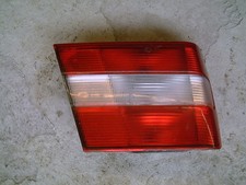 linke Rückleuchte an Heckklappe - Volvo 940 Limousine