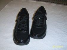 modische schwarze Damenschuhe