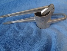 1 Original Kull Spätzlepresse Spätzle Kartoffelpresse Aluminium mit Auflage