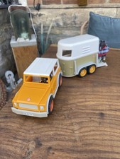 SCHLEICH JEEP  42025  ANHÄNGER PFERDEANHÄNGER 40185 MIT FAHRER