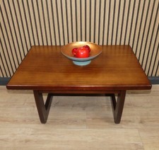 1960er Jahre stabiler TEAK Holz Couchtisch rechteckig 64x94 H47 breite Kufen