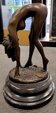 Bronzefigur weiblicher Akt vom