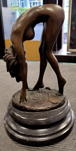 Bronzefigur weiblicher akt - bronzefigur,