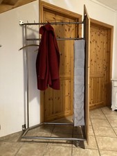 Garderobe unter der Treppe