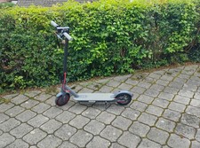 Elektroroller AOVOPRO ES80. Motor 350W, 36V 10,5Ah Batterie. Reifen 8,5 Zoll.