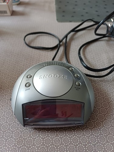 Radiowecker mit digitalanzeige - radiowecker,
