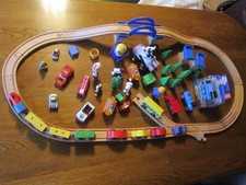 Holzeisenbahn Konvolut- 2xE,Lok.1 von Brio,1 von Thomas und Kleinteile.