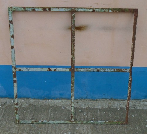 Altes eisenfenster antik eisen - altes,